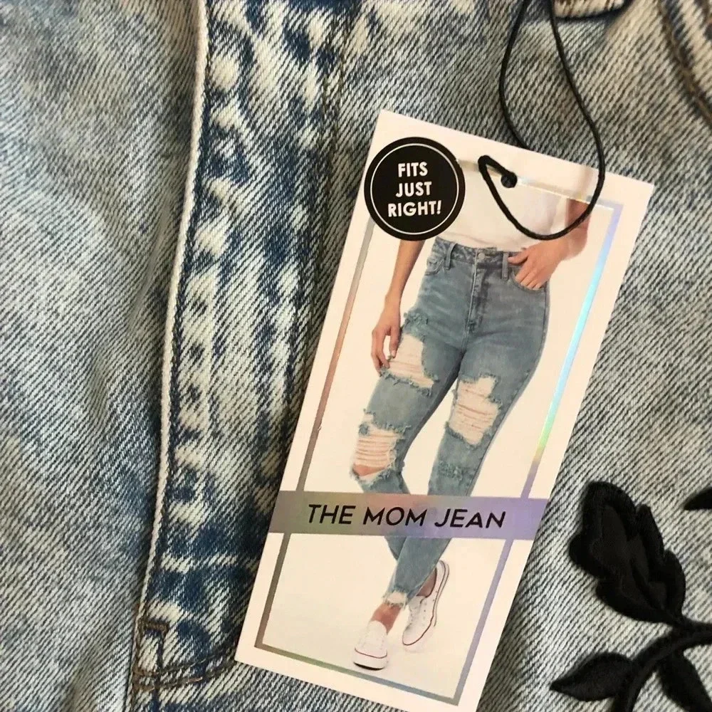 Tinseltown mom jeans embroidered distressed new